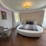 Domaine Pierre Monnaie Βίλα *