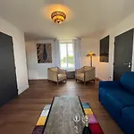 Domaine Pierre Monnaie Βίλα